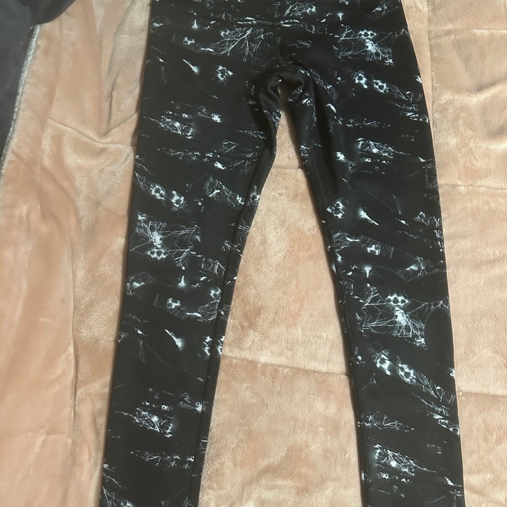 Black and White Patterned Leggings